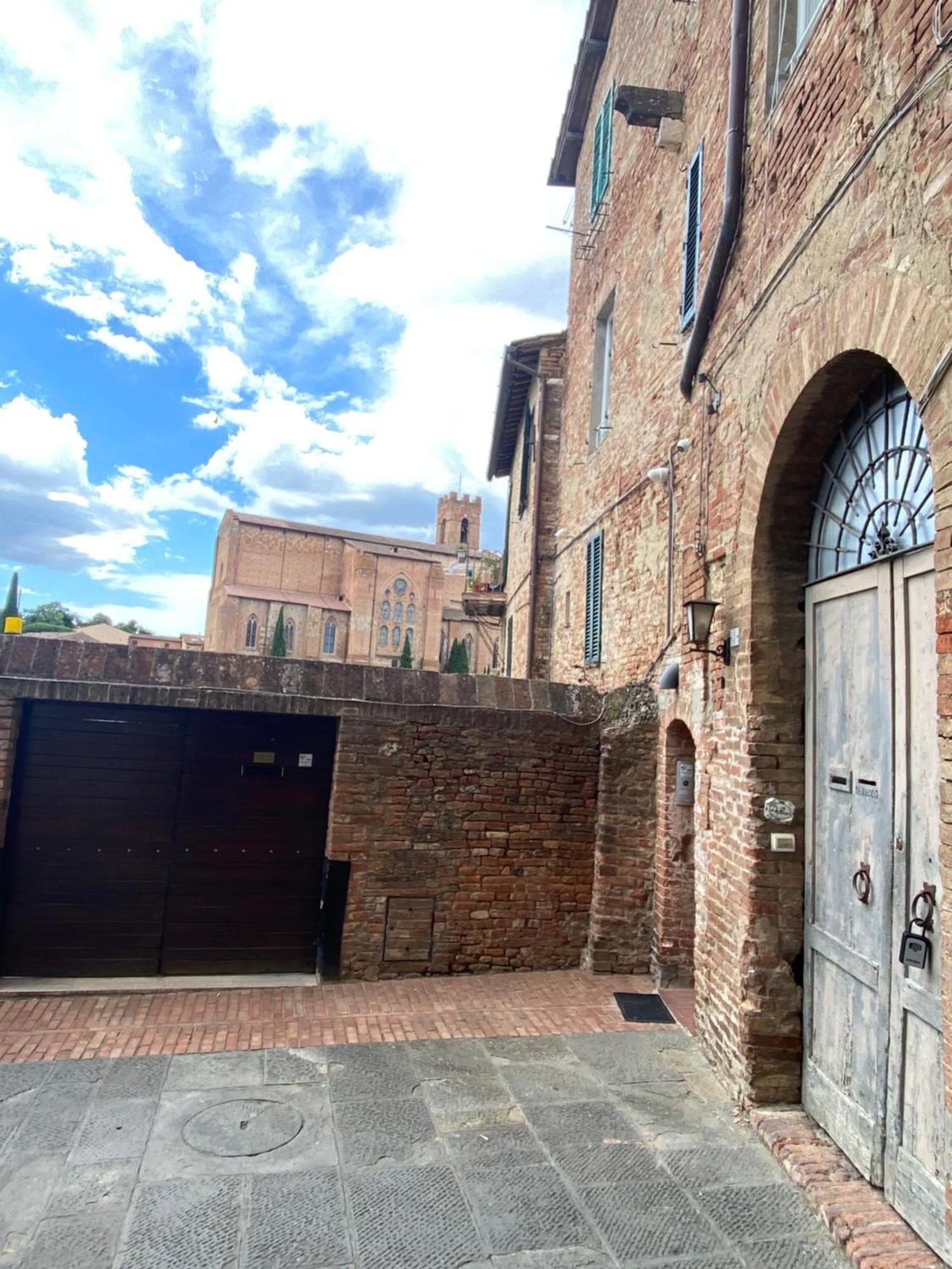 Loft Vicolo Di Vallepiatta 2 Min Piazza Del Campo Con Parcheggio Сиена Экстерьер фото